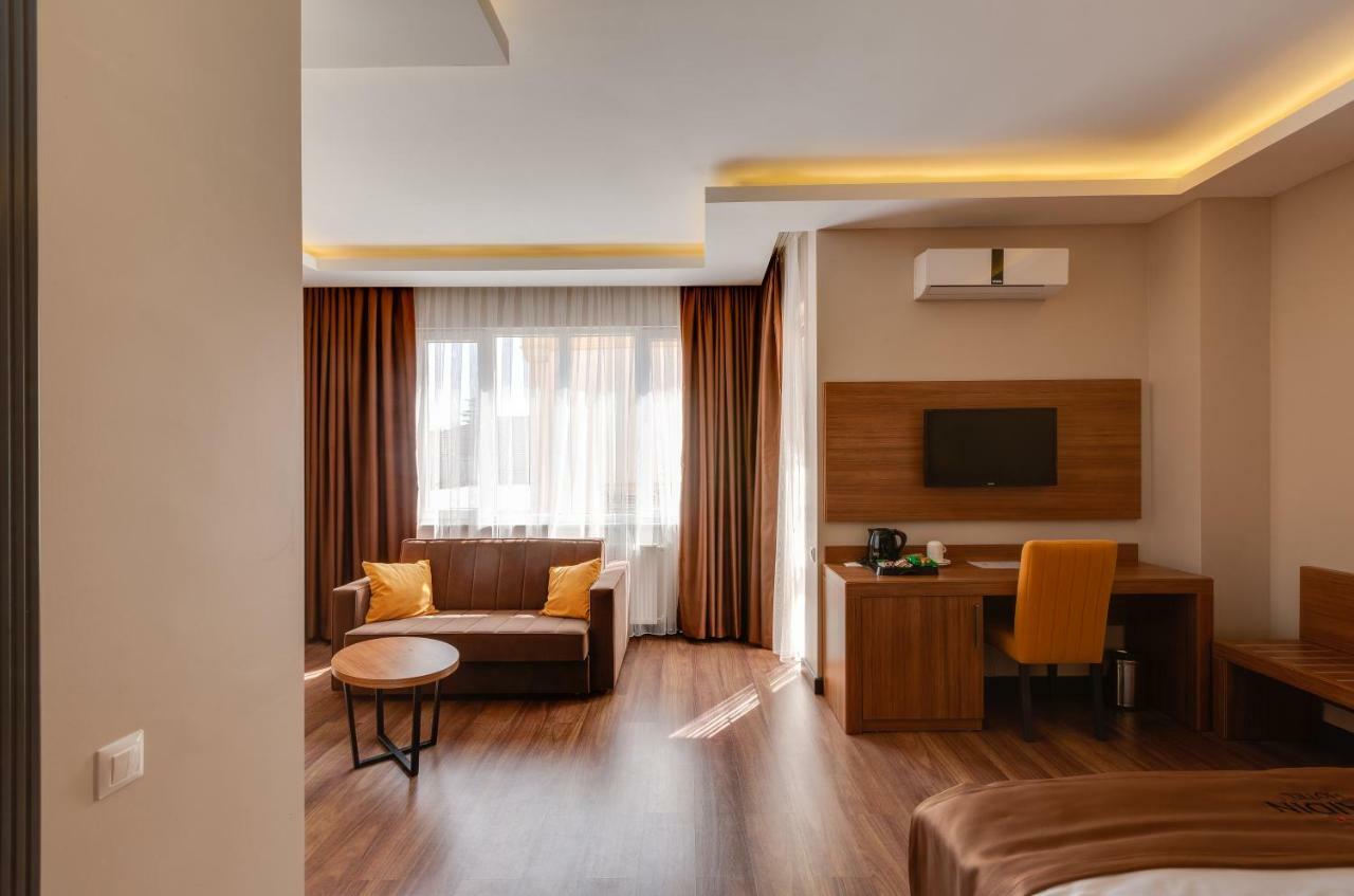 City Hotel Batumi Kültér fotó