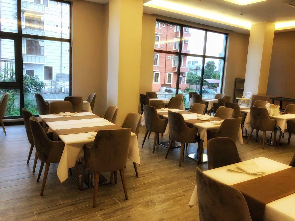 City Hotel Batumi Kültér fotó